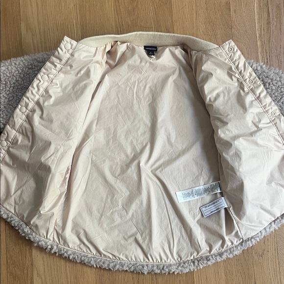 Patagonia Off-White Sherpa Fleece Jacket - Picture 5 of 7